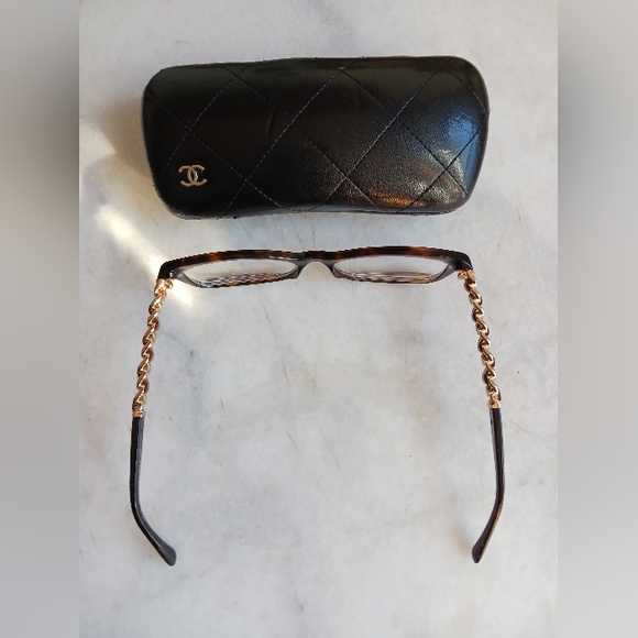 Chanel Frame+ Chanel Leather Case - Picture 7 of 14